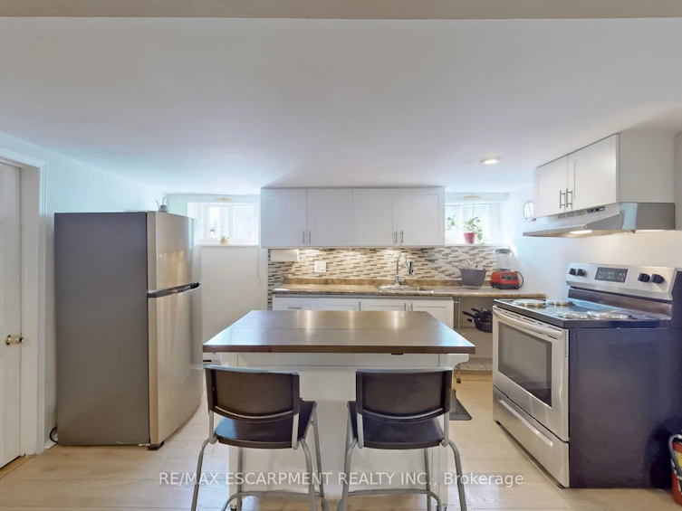 527 Victoria Park Avenue, Toronto, ON, M4C 5H2 - 26