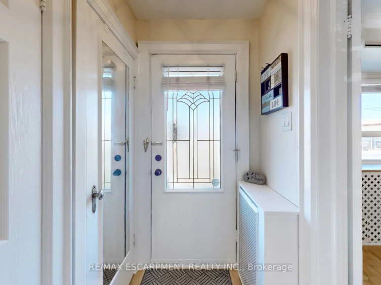 527 Victoria Park Avenue, Toronto, ON, M4C 5H2 - 5