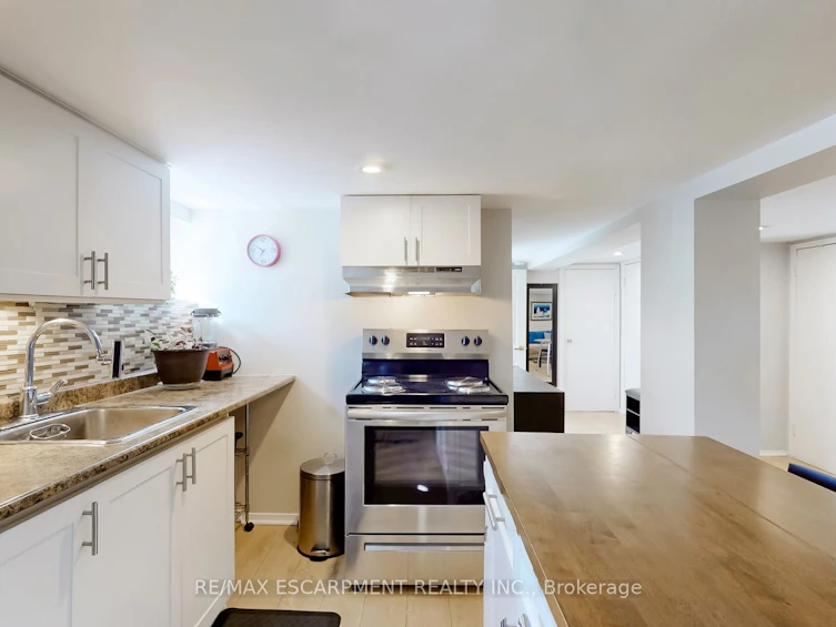 527 Victoria Park Avenue, Toronto, ON, M4C 5H2 - 28