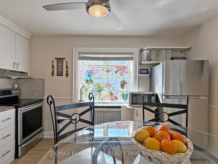 527 Victoria Park Avenue, Toronto, ON, M4C 5H2 - 9
