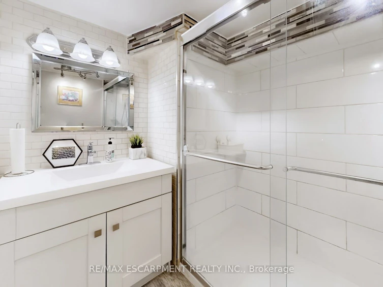 527 Victoria Park Avenue, Toronto, ON, M4C 5H2 - 32