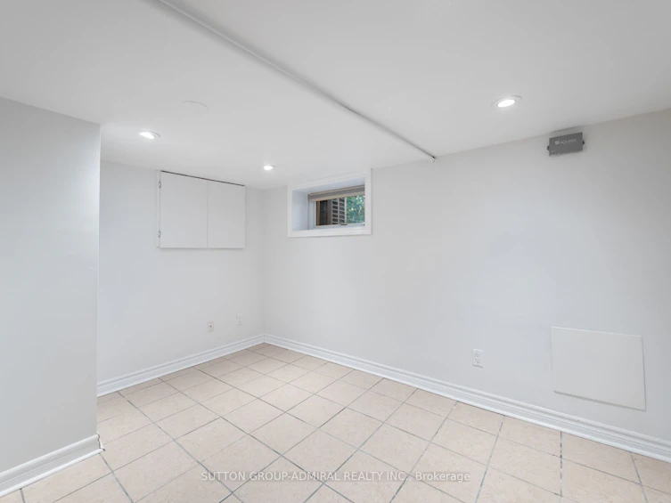 344 Logan Avenue, Toronto, ON, M4M 2N7 - 33
