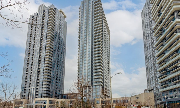 811-255 Village Green Square