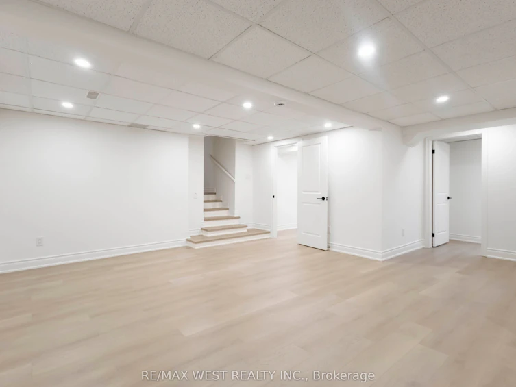 54 Elmartin Drive, Toronto, ON, M1W 3C5 - 41