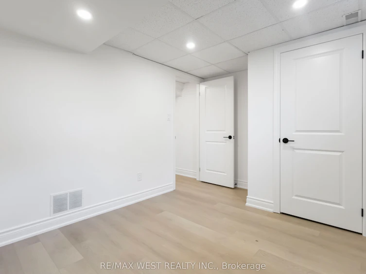 54 Elmartin Drive, Toronto, ON, M1W 3C5 - 44