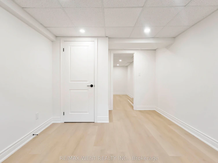 54 Elmartin Drive, Toronto, ON, M1W 3C5 - 43