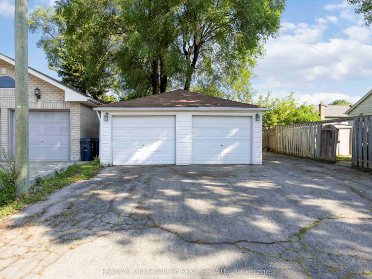 96 Phillip Avenue, Toronto, ON, M1N 3R4 - 4