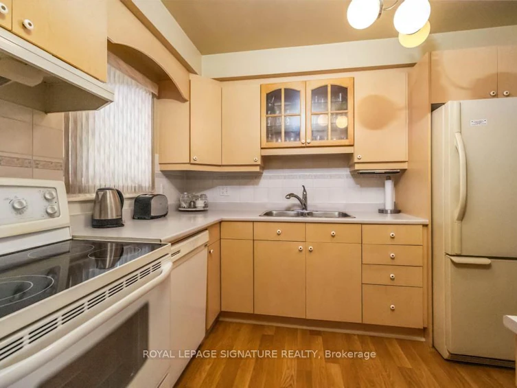 109 Carolbreen Square, Toronto, ON, M1V 1J1 - 10