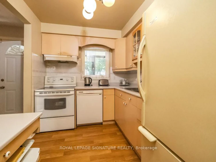 109 Carolbreen Square, Toronto, ON, M1V 1J1 - 9
