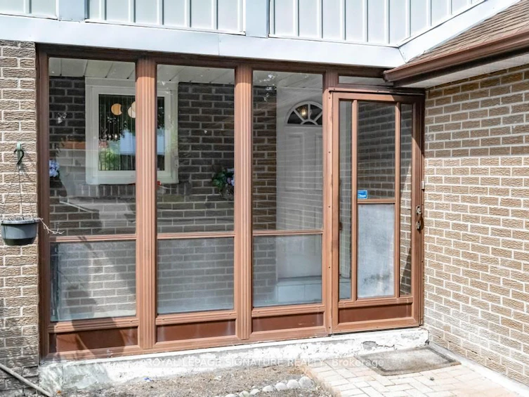 109 Carolbreen Square, Toronto, ON, M1V 1J1 - 2