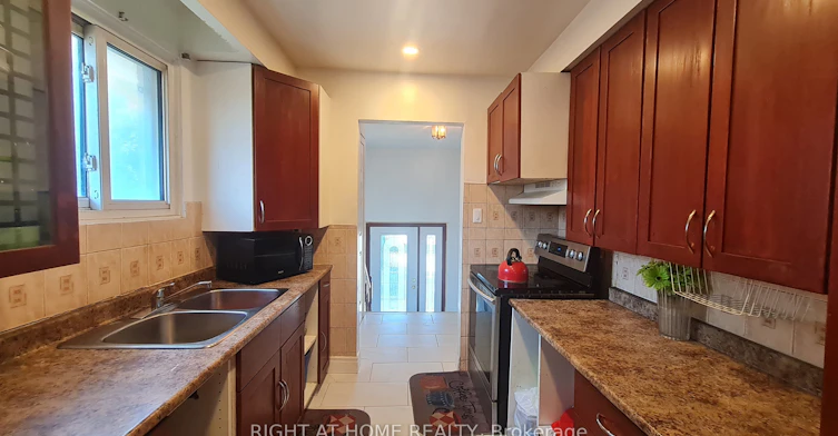 RM C-55 Littleleaf Drive, Toronto, ON, M1B 1Y7 - 2