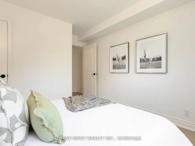 54 Elmartin Drive, Toronto, ON, M1W 3C5 - 31