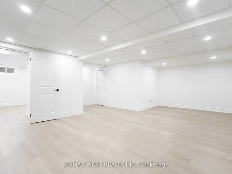 54 Elmartin Drive, Toronto, ON, M1W 3C5 - 42