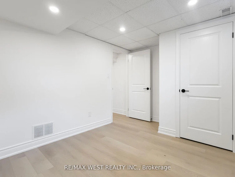 54 Elmartin Drive, Toronto, ON, M1W 3C5 - 44