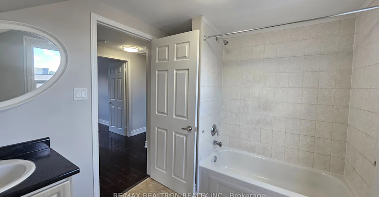 13 Wilson Street N, Oshawa, ON, L1H 6B4 - 8