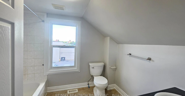 13 Wilson Street N, Oshawa, ON, L1H 6B4 - 7