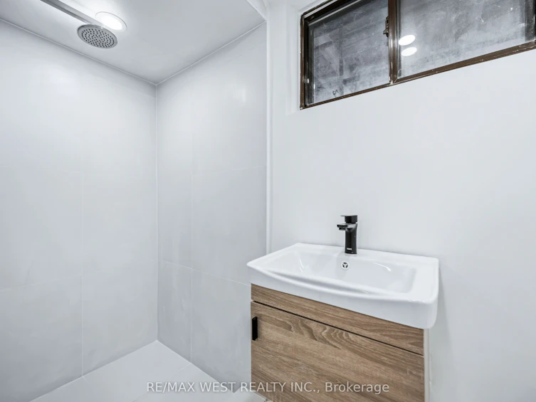 32 Heale Avenue, Toronto, ON, M1N 3X7 - 28