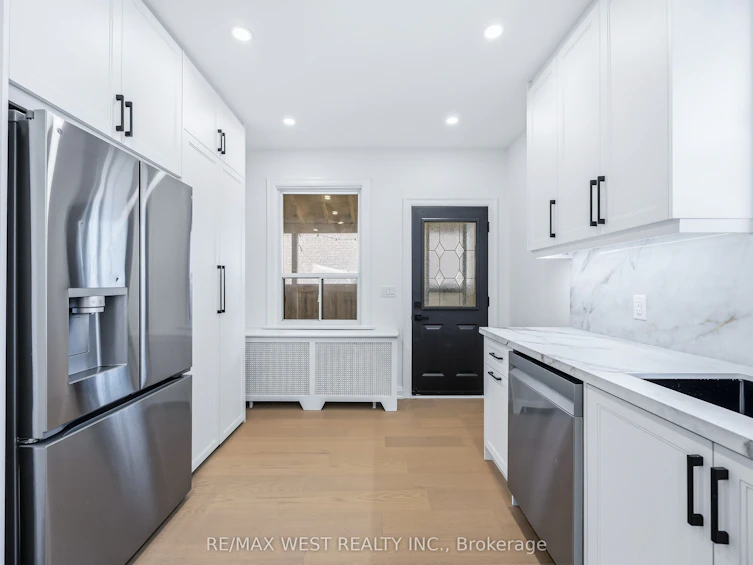 32 Heale Avenue, Toronto, ON, M1N 3X7 - 11