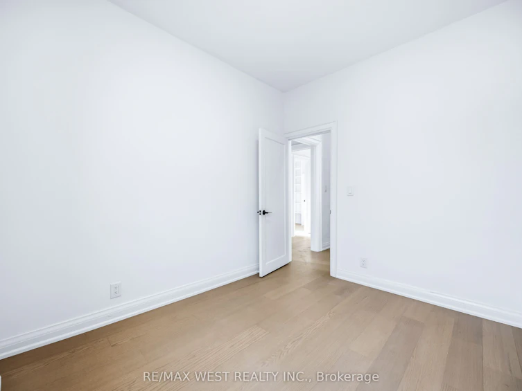 32 Heale Avenue, Toronto, ON, M1N 3X7 - 16