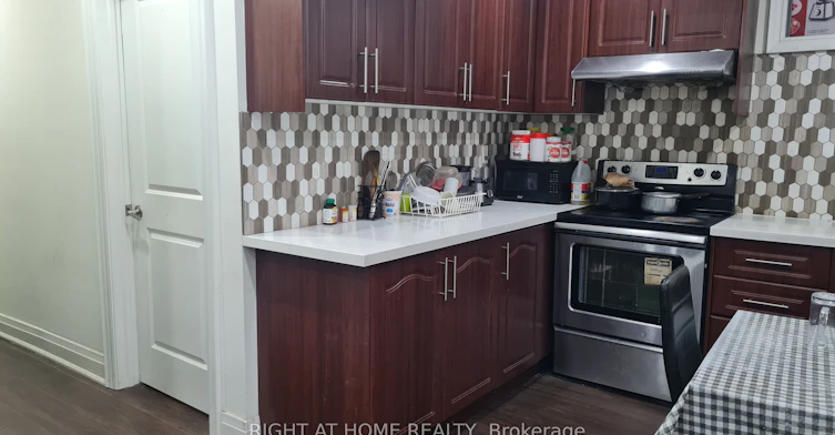 Room A-10 Emmott Avenue, Toronto, ON, M1L 2X3 - 10