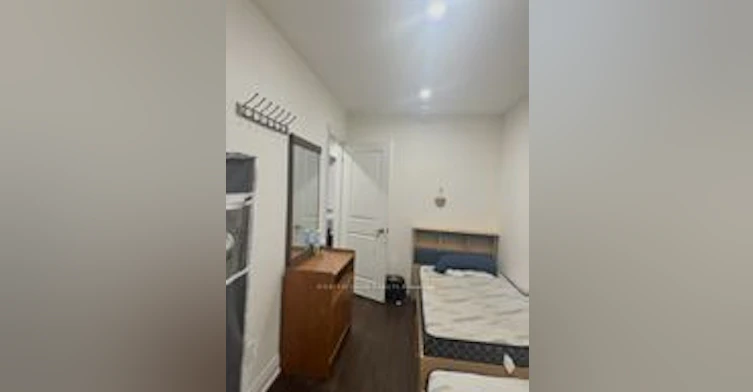 Room A-10 Emmott Avenue, Toronto, ON, M1L 2X3 - 8