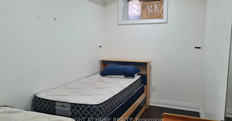 Room A-10 Emmott Avenue, Toronto, ON, M1L 2X3 - 4