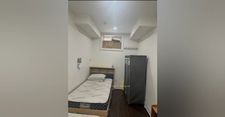 Room A-10 Emmott Avenue, Toronto, ON, M1L 2X3 - 7