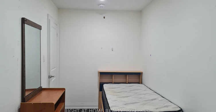 Room A-10 Emmott Avenue, Toronto, ON, M1L 2X3 - 6