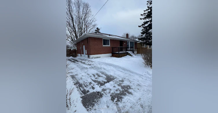 1467 Oxford Street, Oshawa, ON, L1J 3W9