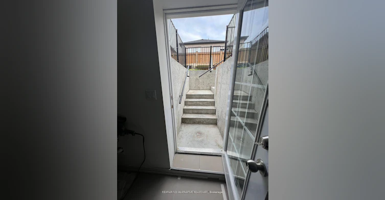 1042 Kingpeak Crescent, Pickering, ON, L1X 0H3