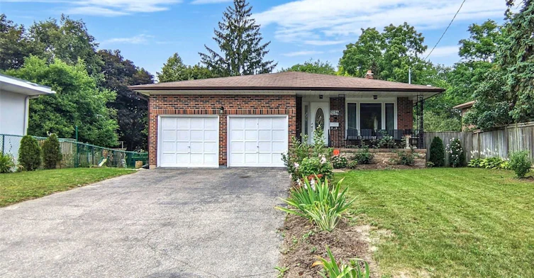 Lower Level-5294 Lawrence Avenue E, Toronto, ON, M1C 1R4