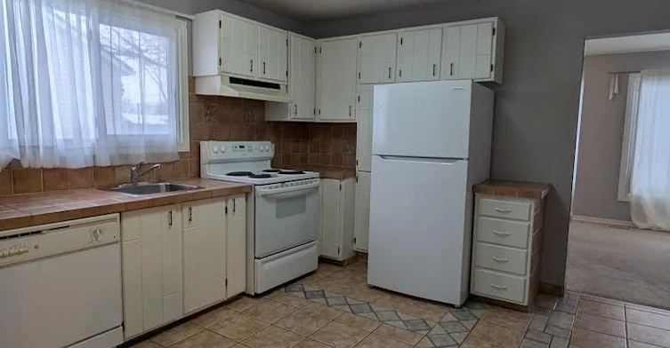 Main-712 Victory Drive, Pickering, ON, L1W 2S2 - 3