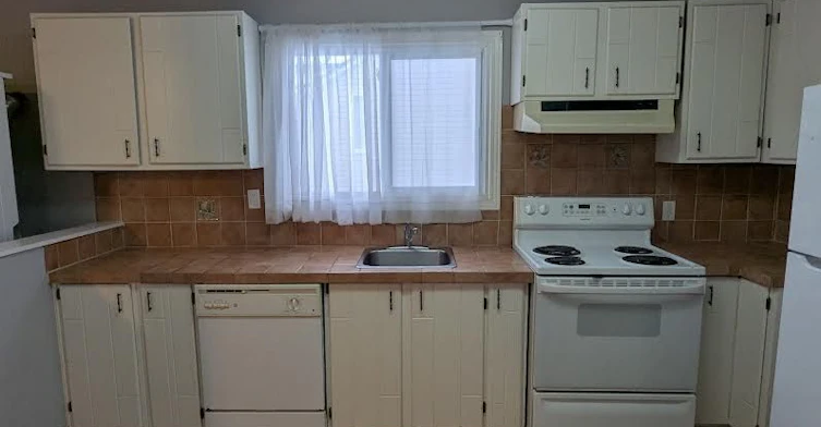 Main-712 Victory Drive, Pickering, ON, L1W 2S2 - 2