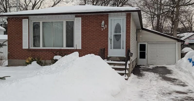 Main-712 Victory Drive, Pickering, ON, L1W 2S2