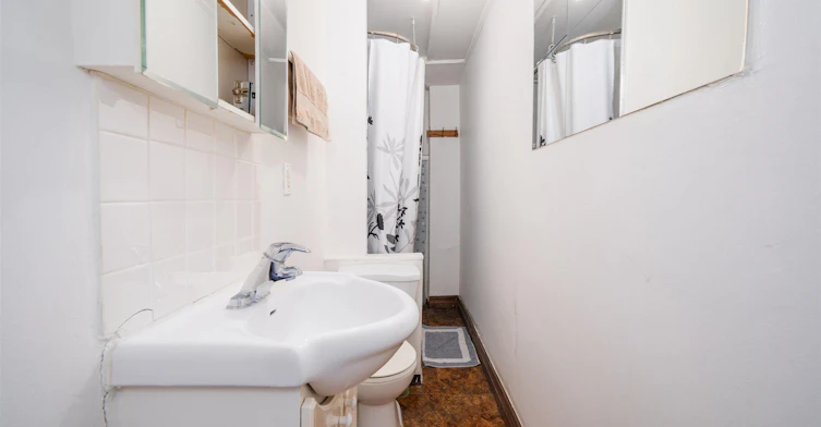 Lower Bach-224 Pickering Street, Toronto, ON, M4E 3J8 - 7