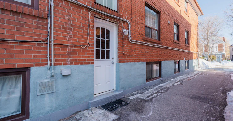 Lower Bach-224 Pickering Street, Toronto, ON, M4E 3J8 - 3