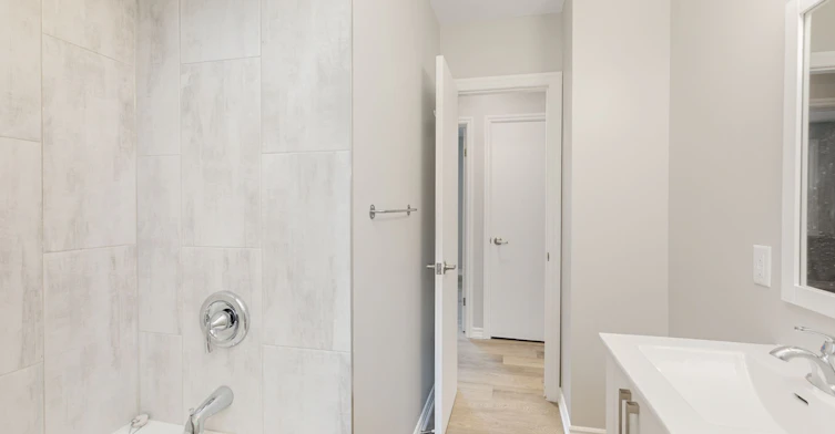 Upper-201 High Street, Whitby, ON, L1N 5H5 - 8