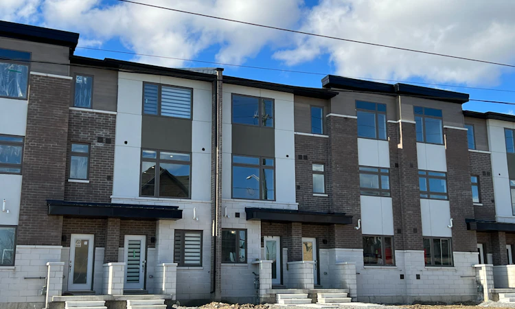 211-250 Finch Avenue