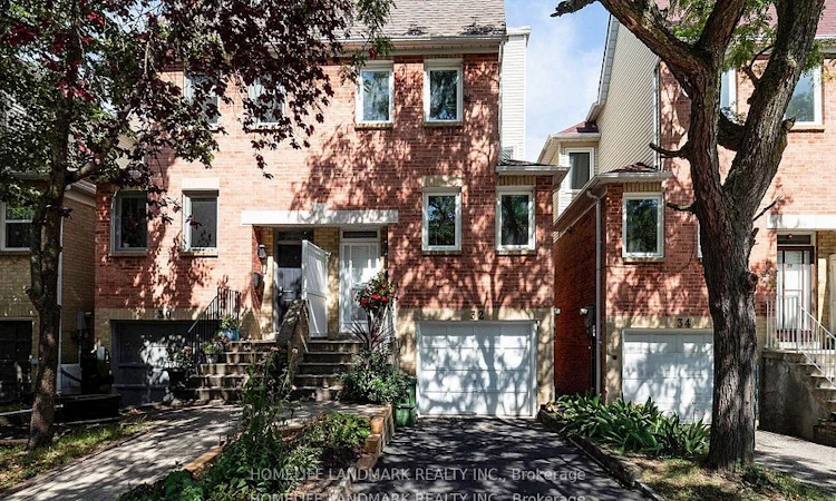 32 Coatsworth Crescent