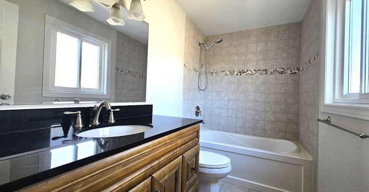 Main-976 Timmins Gardens, Pickering, ON, L1W 2L2 - 11