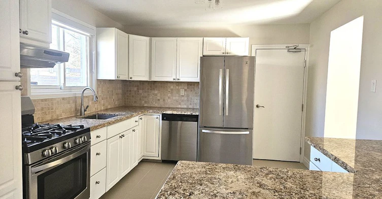 Main-976 Timmins Gardens, Pickering, ON, L1W 2L2 - 3