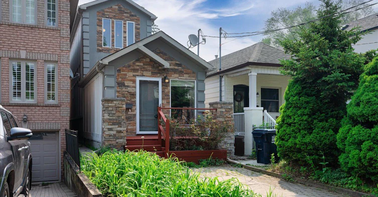 169 King Edward Avenue, Toronto, ON, M4C 5J7 - 2