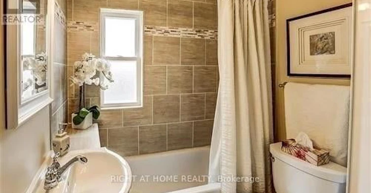32 Florens Avenue, Toronto, ON, M1L 1R6 - 9