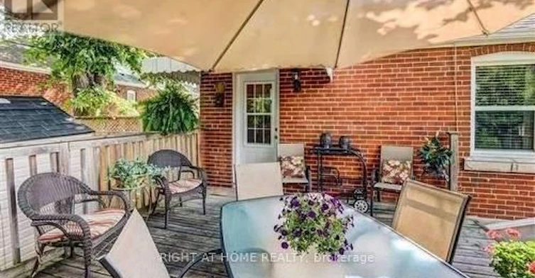 32 Florens Avenue, Toronto, ON, M1L 1R6 - 7