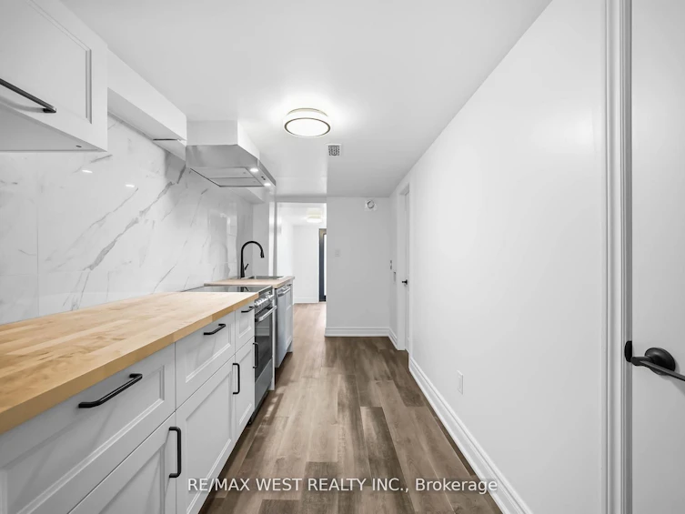 902 Woodbine Avenue, Toronto, ON, M4C 4B5 - 36
