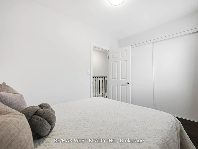 902 Woodbine Avenue, Toronto, ON, M4C 4B5 - 29