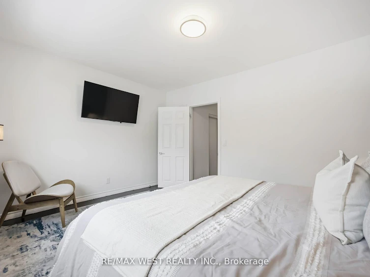 902 Woodbine Avenue, Toronto, ON, M4C 4B5 - 25