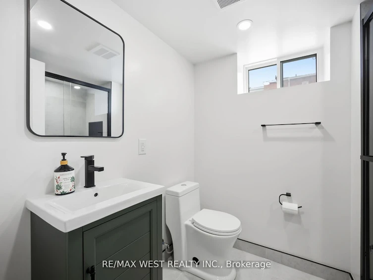 902 Woodbine Avenue, Toronto, ON, M4C 4B5 - 39