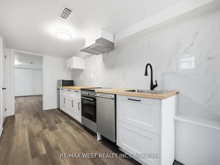 902 Woodbine Avenue, Toronto, ON, M4C 4B5 - 35