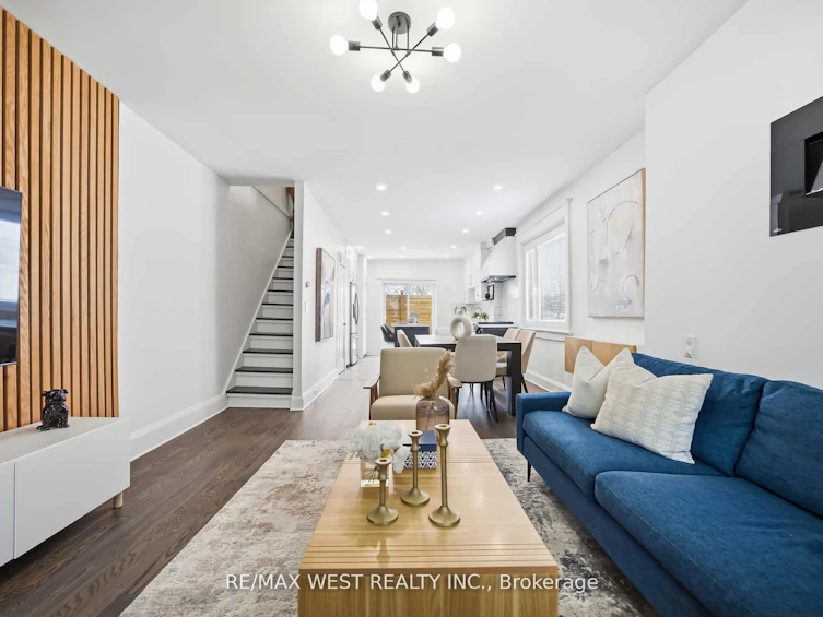902 Woodbine Avenue, Toronto, ON, M4C 4B5